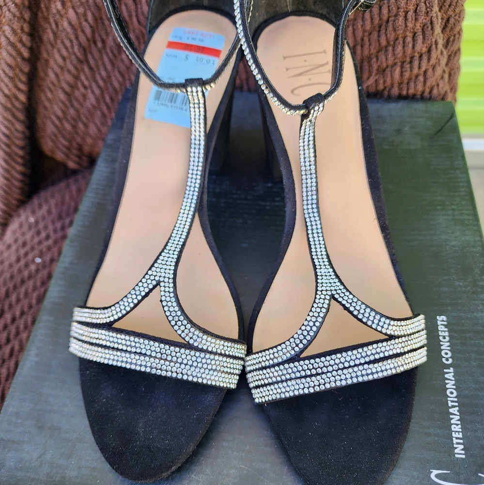 NEW INC BLACK HEEL T-STRAP WITH BLING. Size 9